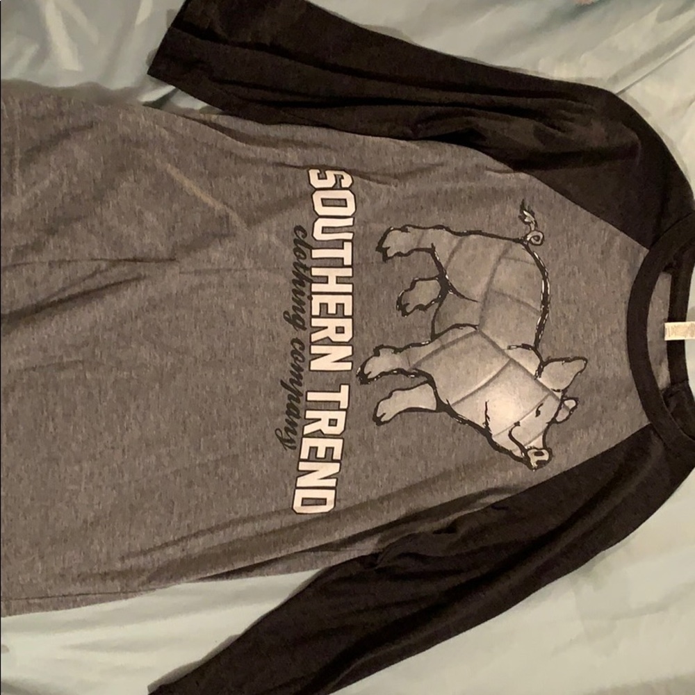 Mid-sleeve shirt